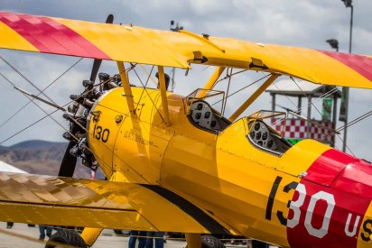 Yellow bird: plane vintage